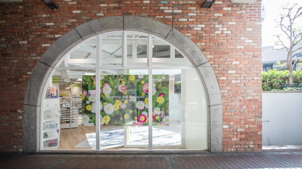 ブランドボイスおよび吊りプロモーション