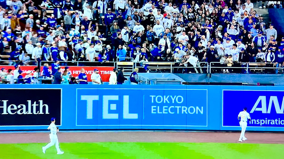 Brand Promotion LA Dodgers球場サイン